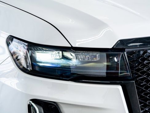 Used 2023 Cadillac Escalade V w/ LPO, ONYX Package image 19