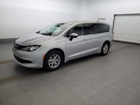 Used 2023 Chrysler Voyager LX FWD image 2