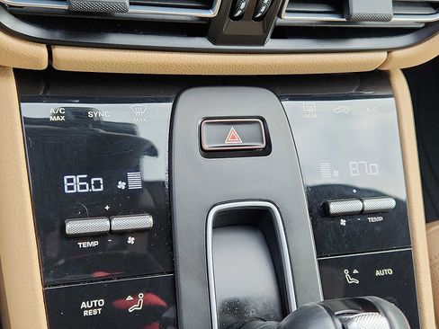 Used 2023 Porsche Macan image 15