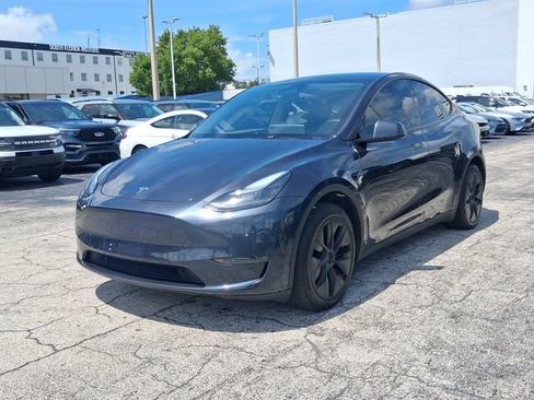 Used 2025 Tesla Model Y Long Range RWD image 2