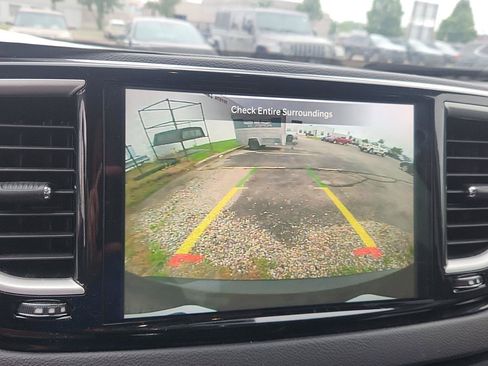 Used 2024 Chrysler Pacifica Touring-L FWD image 19
