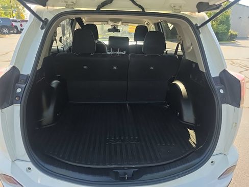 Used 2018 Toyota RAV4 LE w/ All Weather Liner Package FWD image 27
