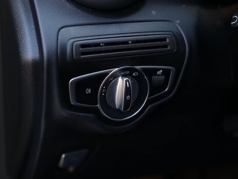 Used 2021 Mercedes-Benz GLC 300 4MATIC image 10