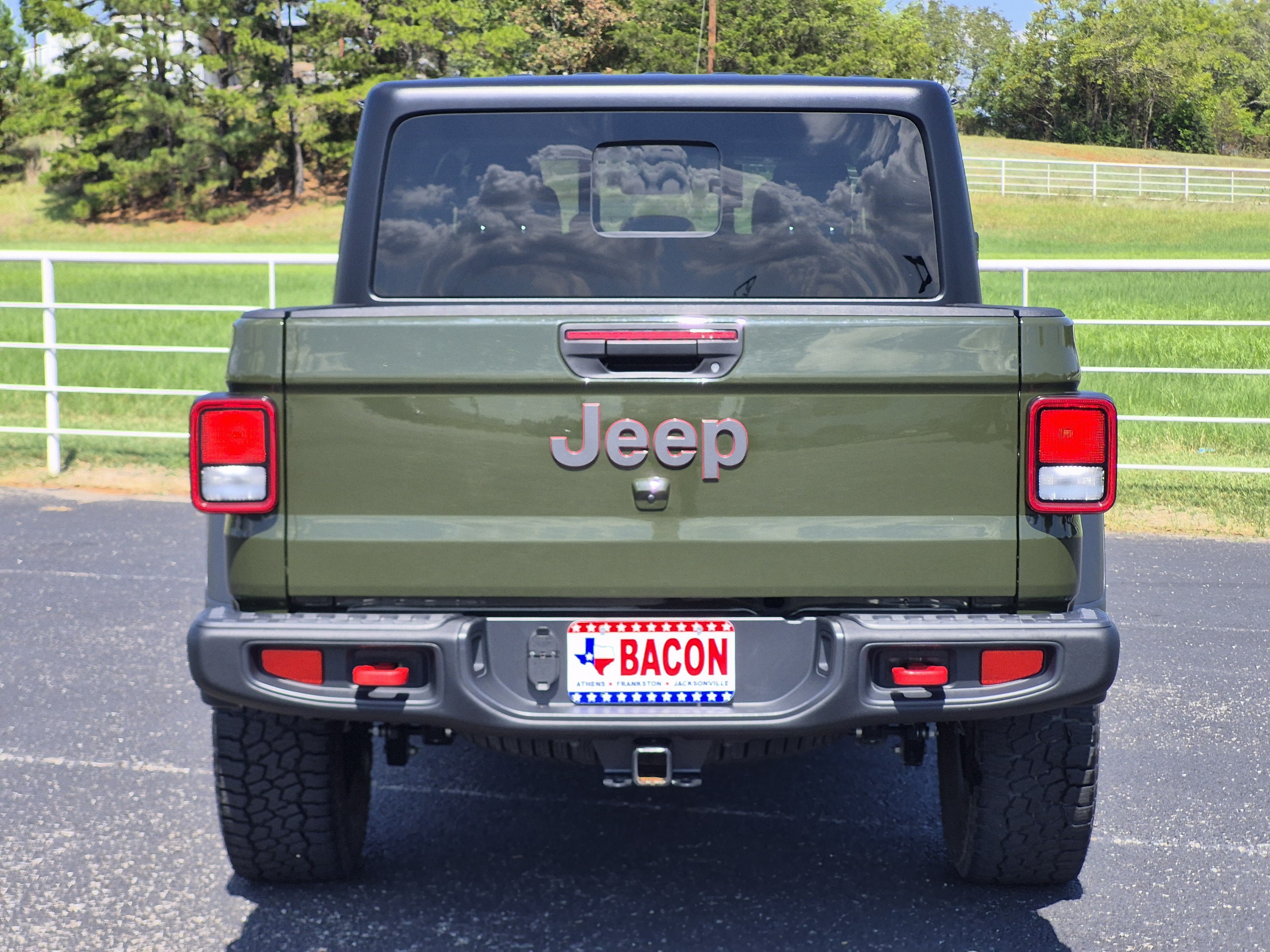 Used 2023 Jeep Gladiator Rubicon w/ Trailer Tow Package AWD/4WD image 5