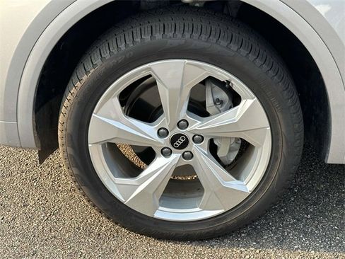 Certified 2025 Audi Q5 2.0T Premium Plus image 10