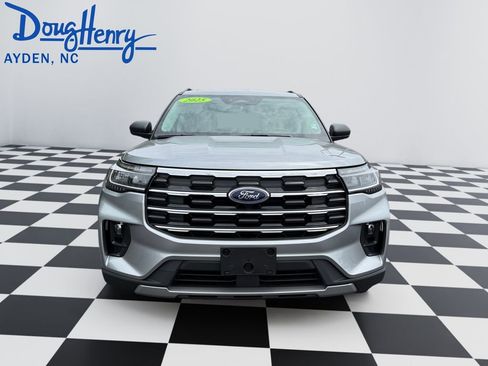 Used 2025 Ford Explorer Active w/ Active Comfort Package RWD image 8