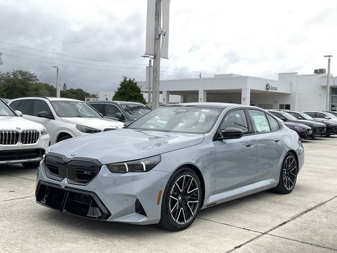 New 2027 BMW M5 w/ Executive Package AWD/4WD image 3