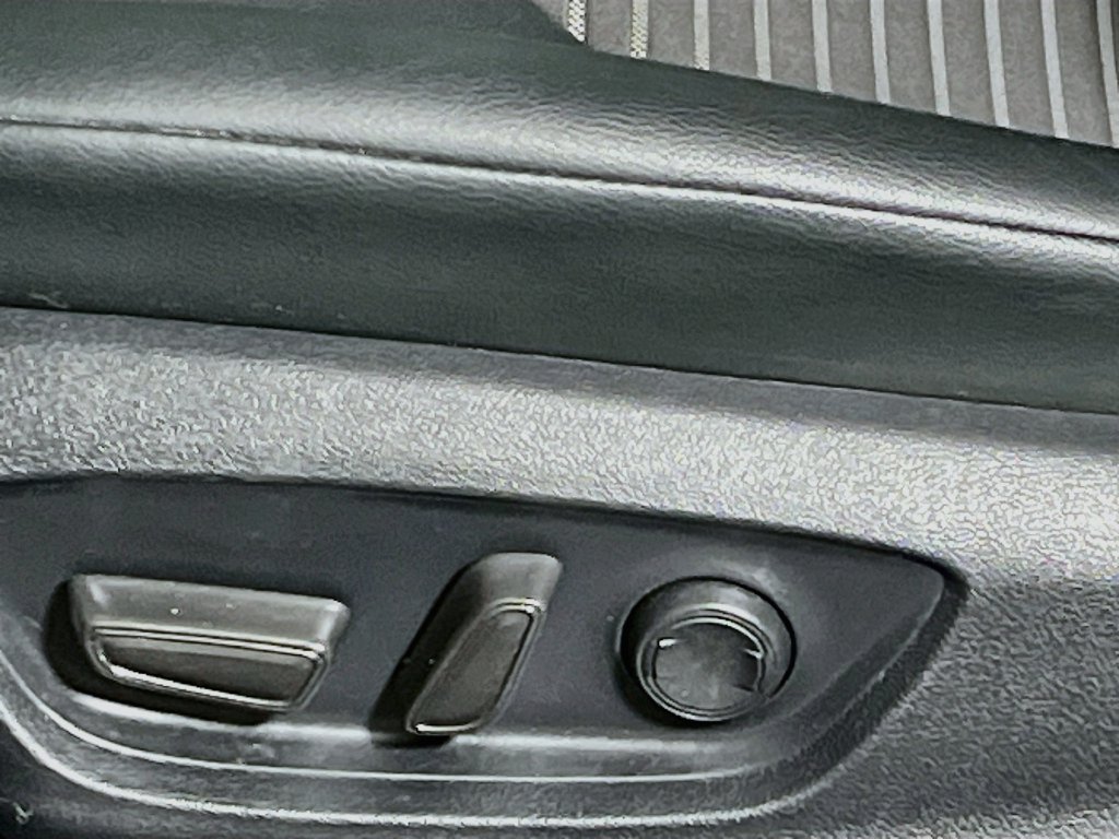 Used 2023 Toyota Camry SE w/ Convenience Package FWD image 13