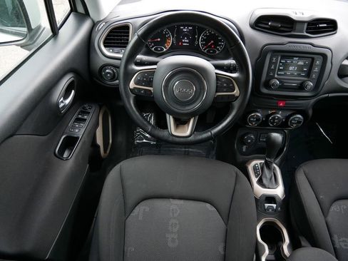 Used 2017 Jeep Renegade Latitude w/ Popular Equipment Group AWD/4WD image 12
