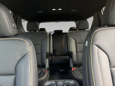New 2026 Chevrolet Traverse High Country FWD image 2