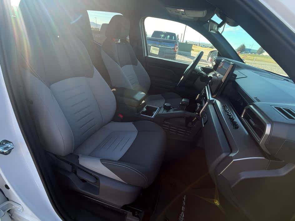 Used 2024 Toyota Tacoma TRD Sport AWD/4WD image 31