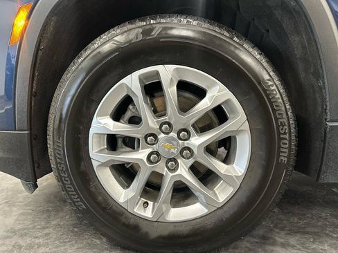Used 2023 Chevrolet Traverse LS image 9