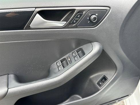 Used 2017 Volkswagen Jetta SEL image 18