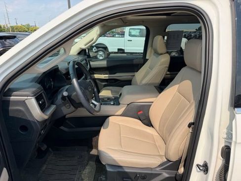 Used 2023 Ford Expedition XLT AWD/4WD image 12