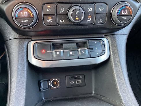 Used 2023 GMC Acadia SLT w/ Technology Package AWD/4WD image 23