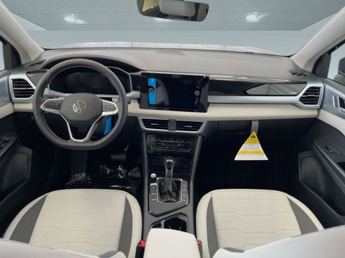 New 2026 Volkswagen Taos SE image 16