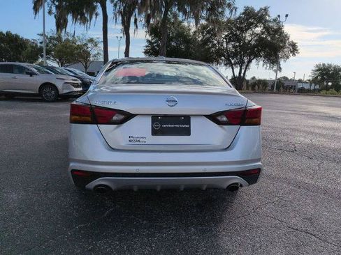 Certified 2020 Nissan Altima 2.5 Platinum FWD image 5