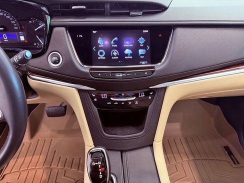 Used 2017 Cadillac XT5 Premium Luxury FWD image 25