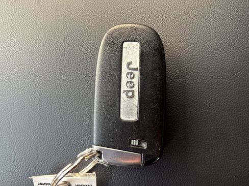 Used 2022 Jeep Grand Cherokee Laredo X AWD/4WD image 35