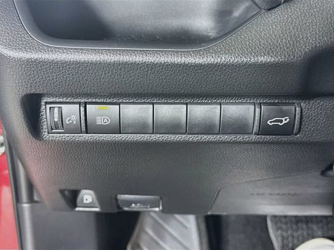 Used 2024 Toyota RAV4 XLE AWD/4WD image 10