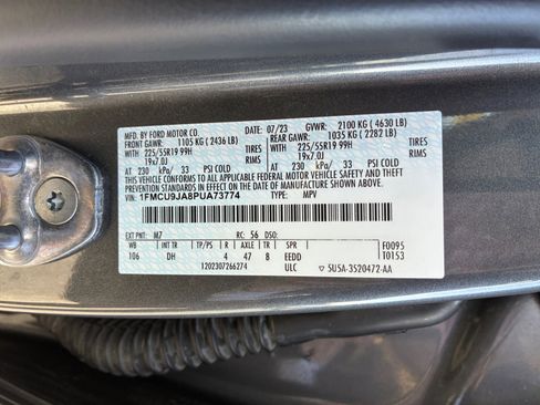 Certified 2023 Ford Escape Platinum w/ Premium Technology Package image 25