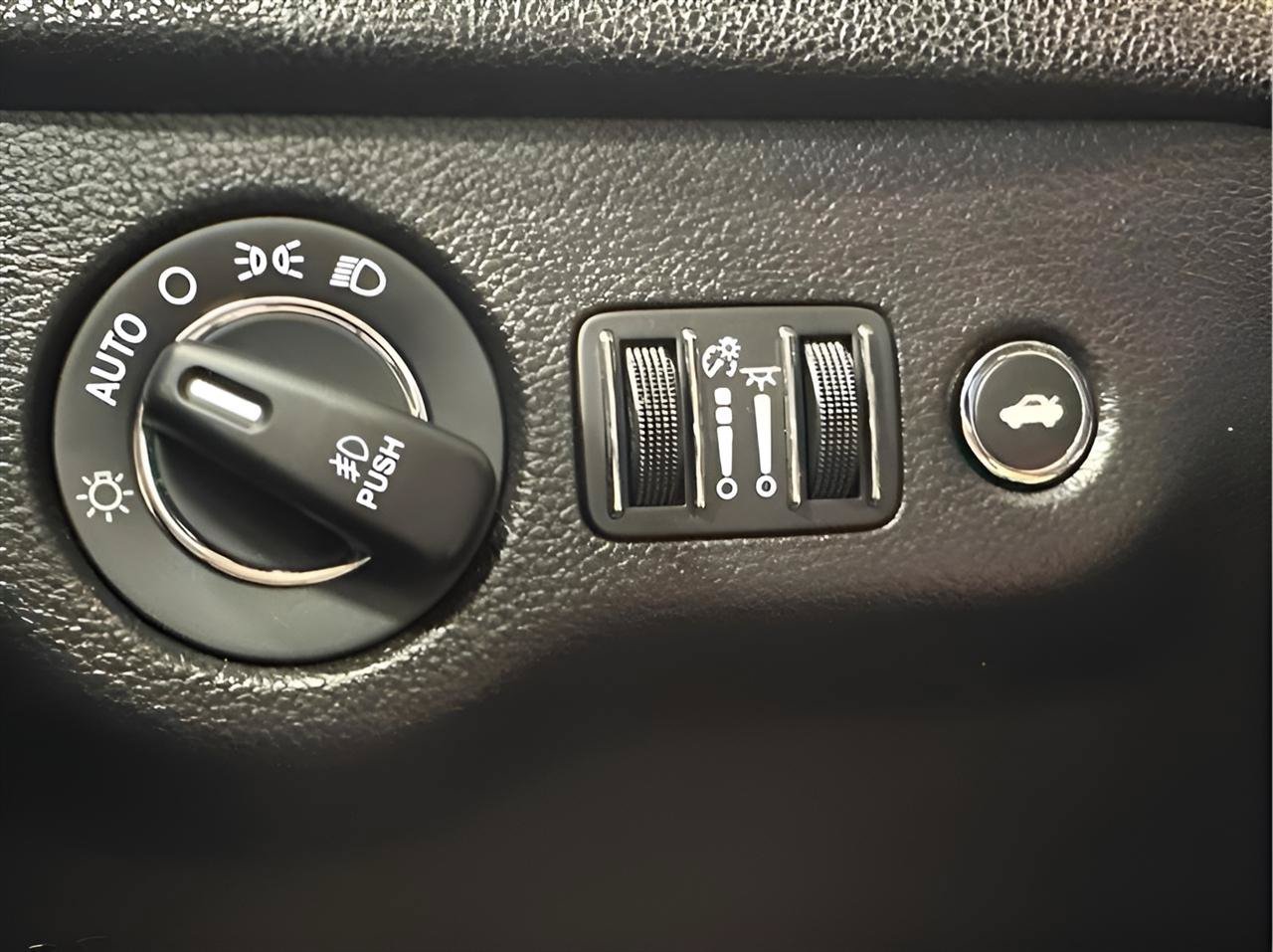 Used 2022 Chrysler 300 Touring L AWD/4WD image 16