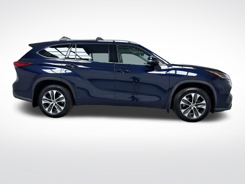 Used 2021 Toyota Highlander XLE AWD/4WD image 10
