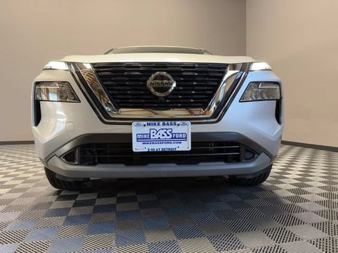 Used 2021 Nissan Rogue SV AWD/4WD image 3