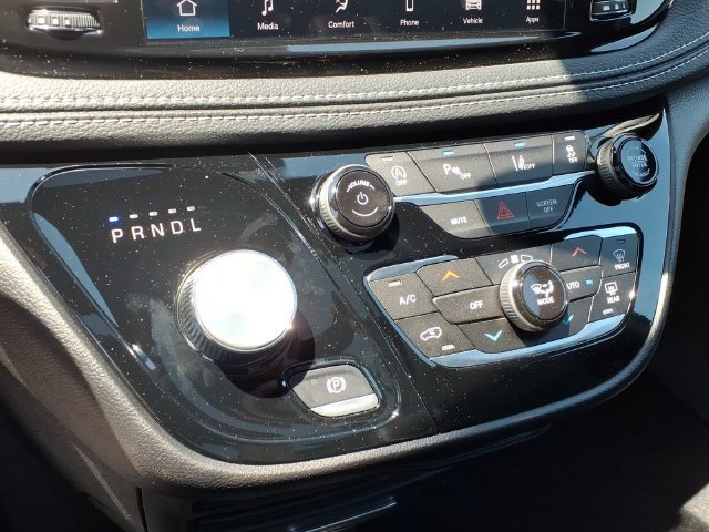 New 2027 Chrysler Pacifica Select AWD/4WD image 19
