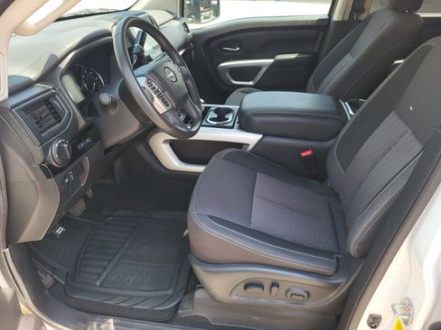 Used 2024 Nissan Titan SV w/ SV Convenience Package image 25