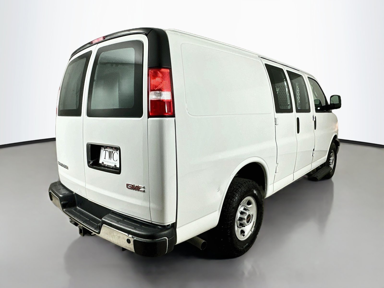 Used 2025 GMC Savana 2500 w/ Enhanced Convenience Package RWD image 5