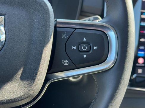 Certified 2023 Volvo XC40 B5 Plus w/ Protection Package Premier image 19