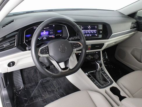 Used 2024 Volkswagen Jetta SE image 7