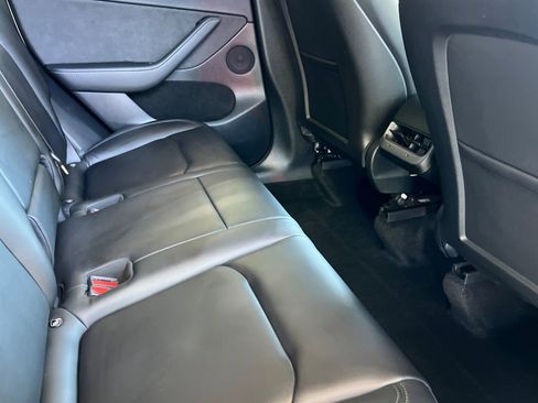 Used 2022 Tesla Model Y Performance AWD/4WD image 29