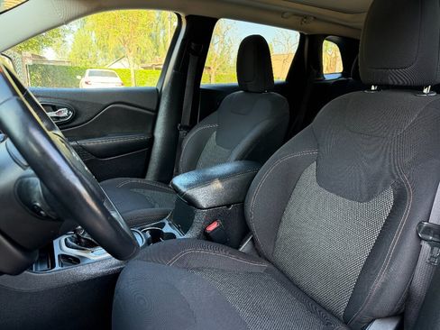 Used 2016 Jeep Cherokee 75th Anniversary FWD image 11
