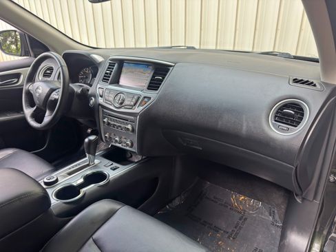 Used 2019 Nissan Pathfinder SL AWD/4WD image 13