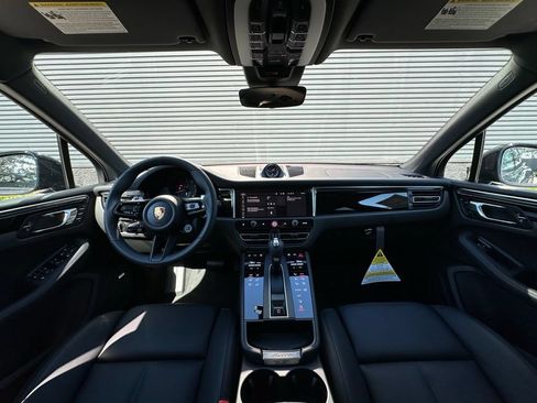 Used 2026 Porsche Macan AWD/4WD image 6