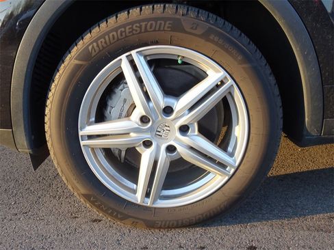 Used 2015 Porsche Cayenne S image 25