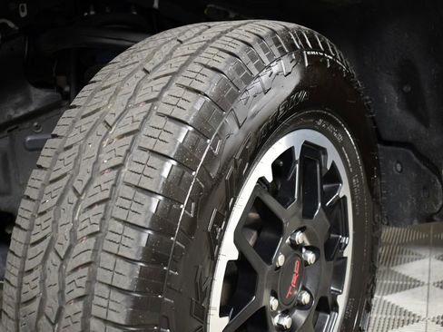 Used 2025 Toyota Tacoma TRD Off-Road image 9