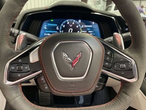 Used 2023 Chevrolet Corvette Stingray Premium Conv w/ Z51 Performance Package RWD image 17