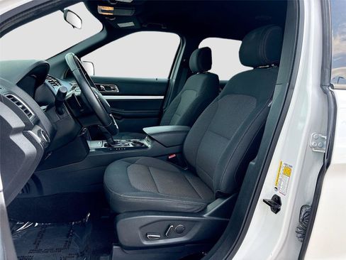 Used 2017 Ford Explorer XLT FWD image 20