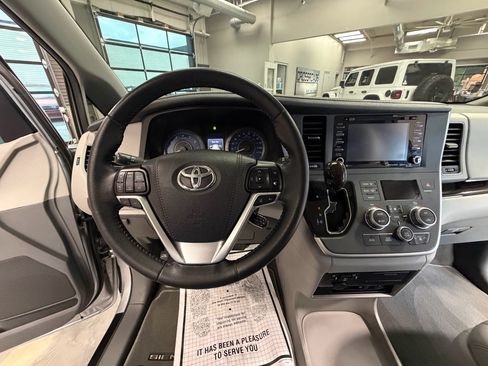 Used 2020 Toyota Sienna XLE Premium AWD/4WD image 14