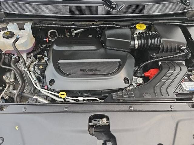 Certified 2024 Chrysler Pacifica Touring-L FWD image 38