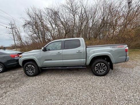 Used 2023 Toyota Tacoma TRD Sport image 11