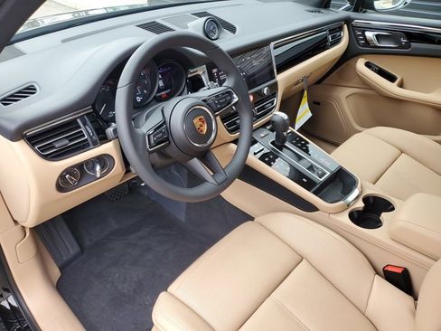 Used 2025 Porsche Macan image 4