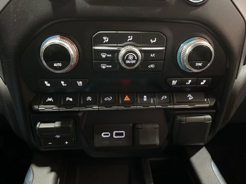 Used 2021 GMC Sierra 1500 SLT w/ SLT Premium Plus Package image 31