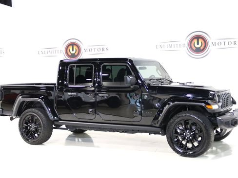 Used 2024 Jeep Gladiator Sport AWD/4WD image 7
