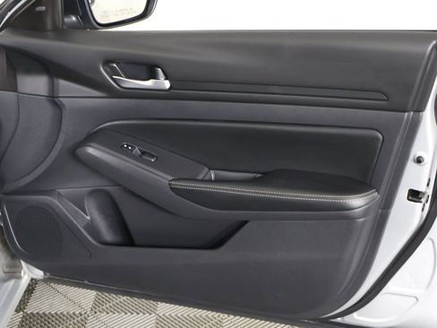 Used 2024 Nissan Altima 2.5 SV image 16