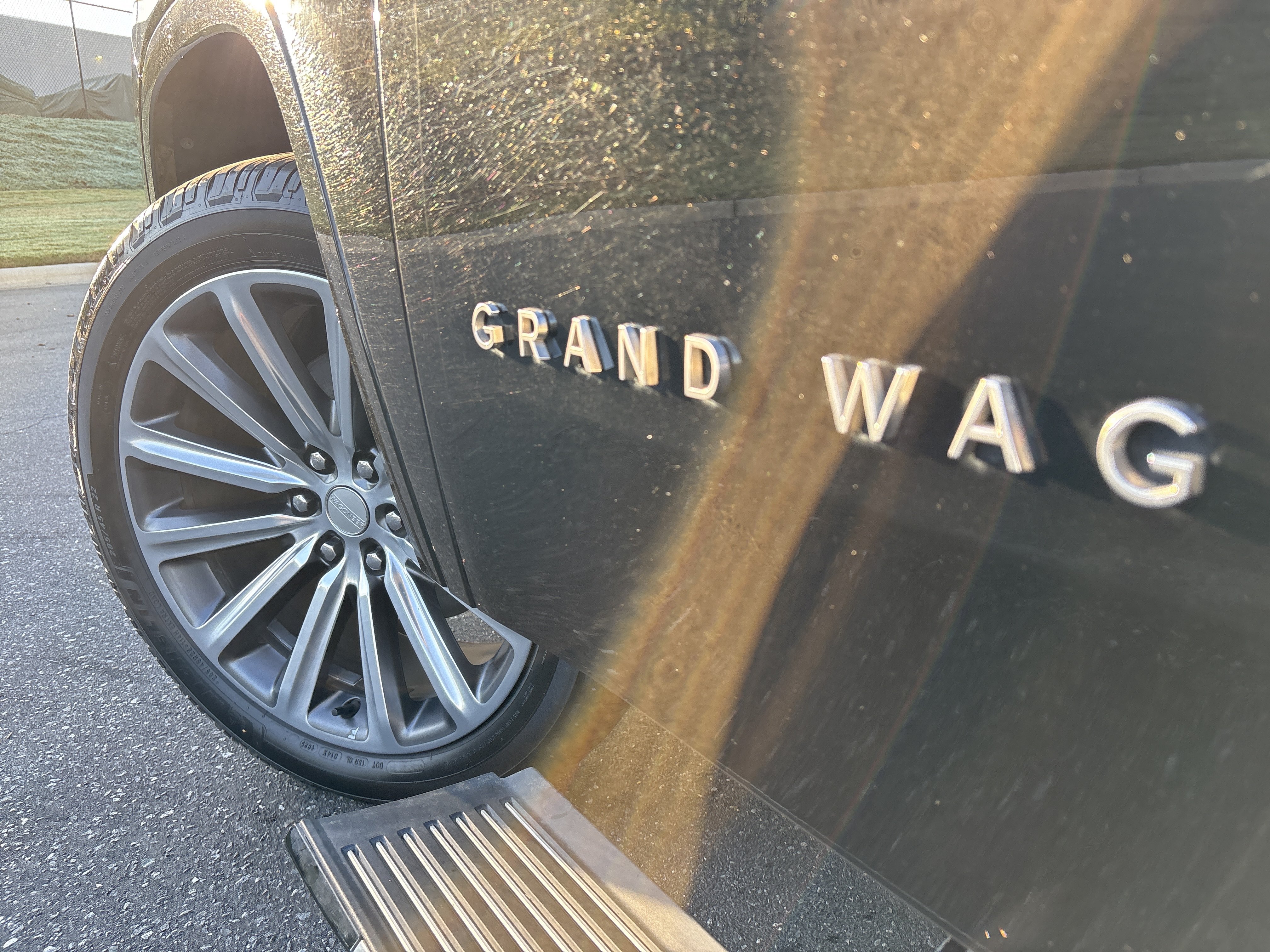 Used 2022 Jeep Grand Wagoneer Series II AWD/4WD image 12