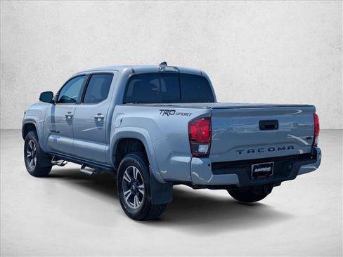 Used 2018 Toyota Tacoma TRD Sport w/ Technology Package RWD image 8